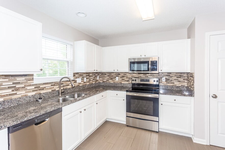 Building Photo - 922 Grassy Patch Ln