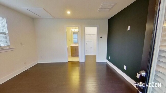 Building Photo - 15041 New Amsterdam Ln