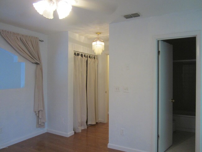Building Photo - 4401 Seagate Ln N