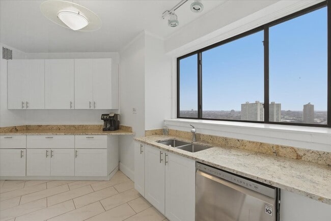 Building Photo - 4940 S East End Ave