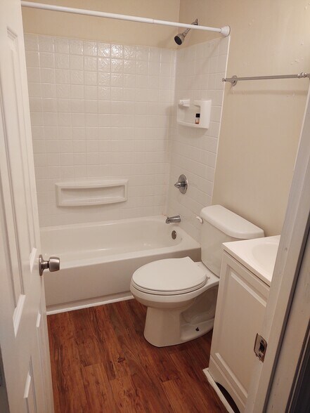 Bathroom - 1532 Hampton St