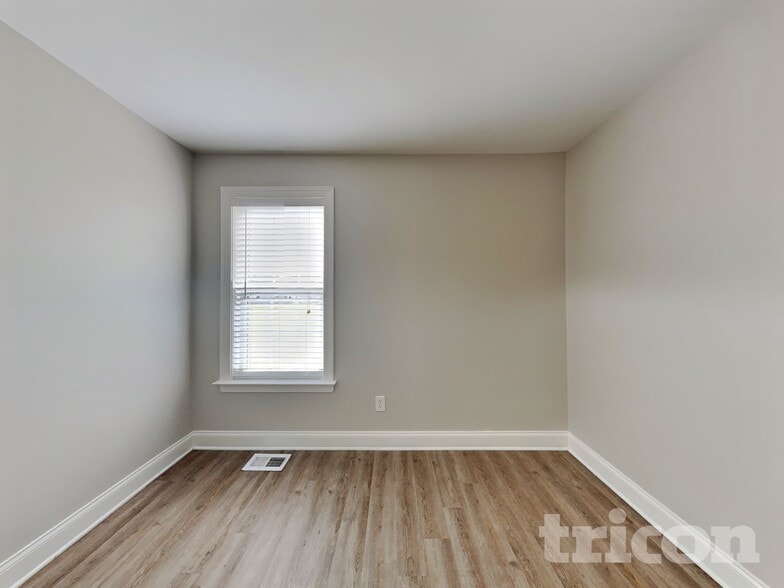 Building Photo - 224 Melanie Ln