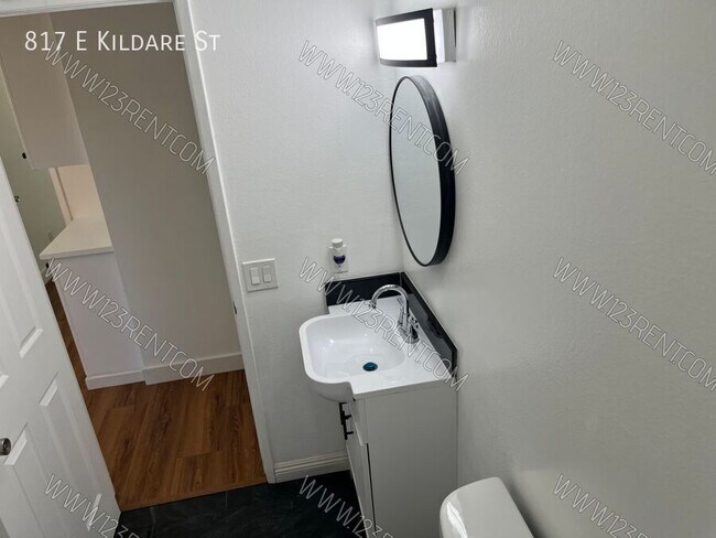 Building Photo - 817 E Kildare St