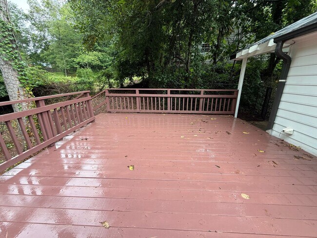 Building Photo - Renovated 3 bedroom 2 bath Ranch