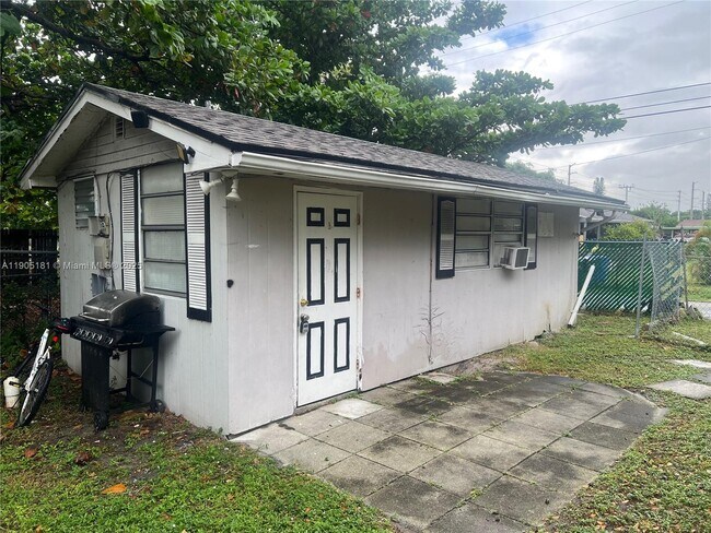 Building Photo - 2127 Cleveland St