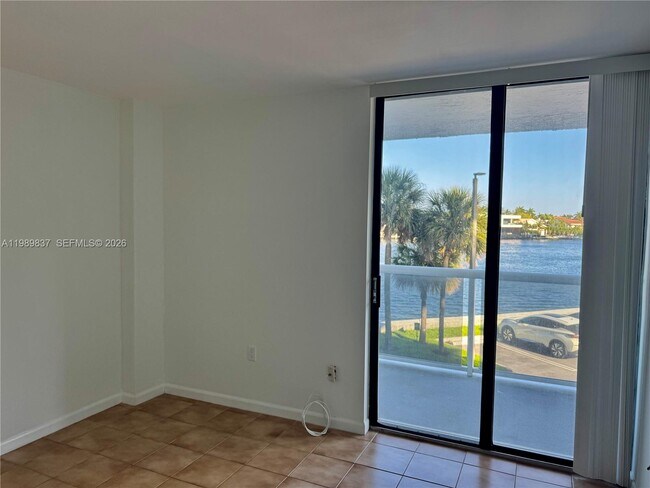 Building Photo - 20515 E Country Club Dr