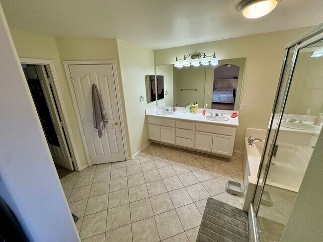 Building Photo - 40123 Vista Ridge Dr