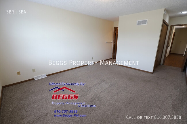 Building Photo - 321 Dains St