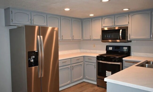 Building Photo - Cozy 3 bed 2.5 bath