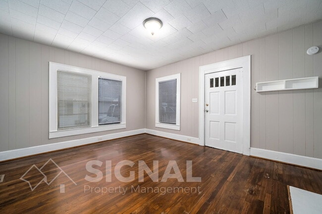 Building Photo - 529 Telford Ln