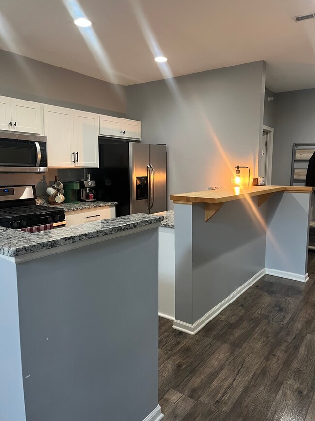 Building Photo - 5648 Winnetka Ave N