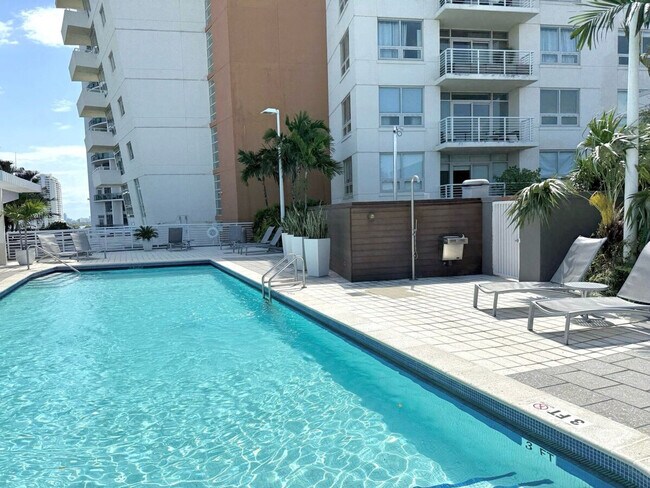 Building Photo - 139 NE 32nd St