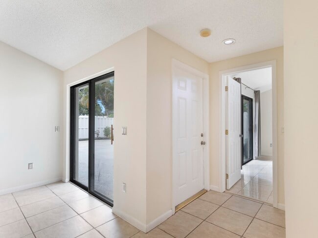 Building Photo - 5933 Golden Eagle Cir