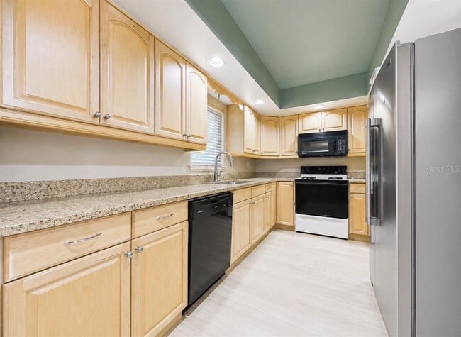 Building Photo - 2450 Pelican Ct