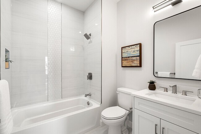 Building Photo - 523 2nd St