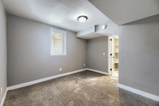 Building Photo - 1314 S Meade St