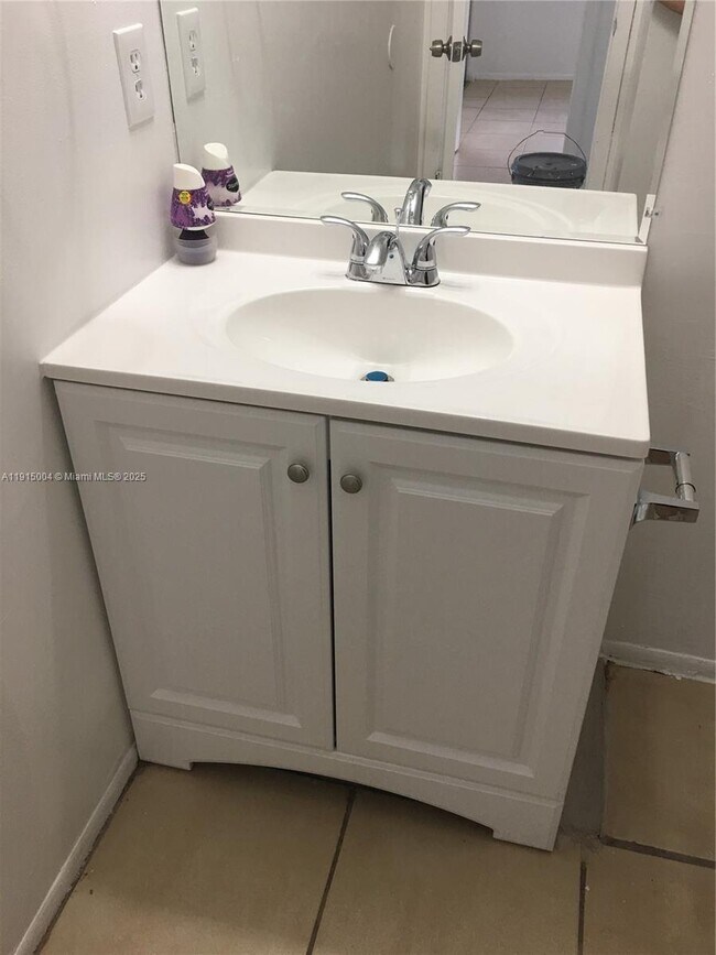 Building Photo - 3243 Coral Ridge Dr