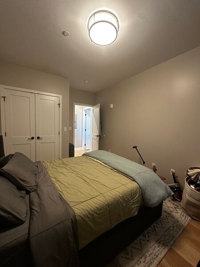 Building Photo - Spacious 2 Bed, 2 Bath Luxury Condo with Downtown Boston Views