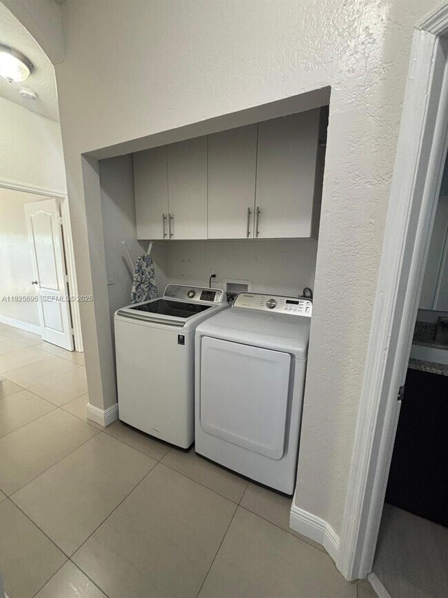 Building Photo - 16124 SW 55th Terrace