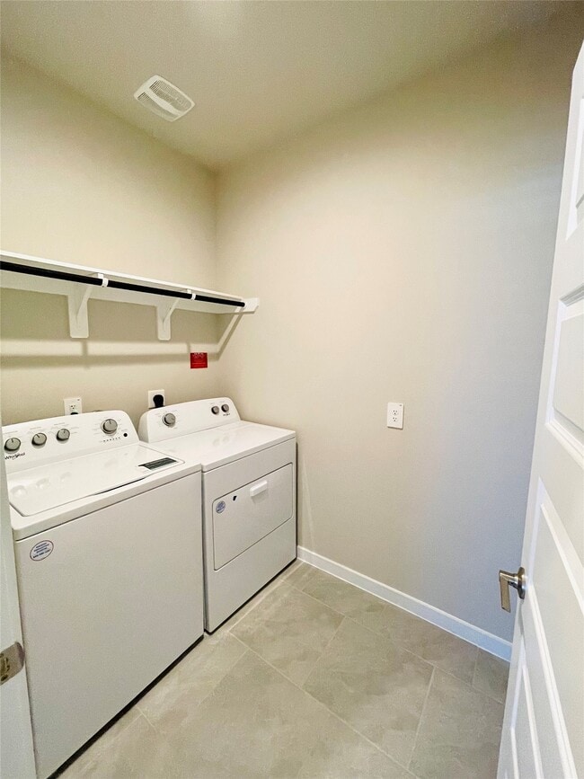 Building Photo - 3310 Silverton Dr