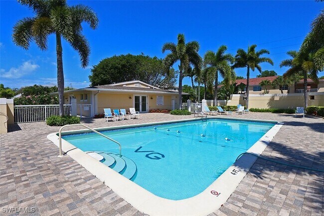 Building Photo - 609 12th Ave S