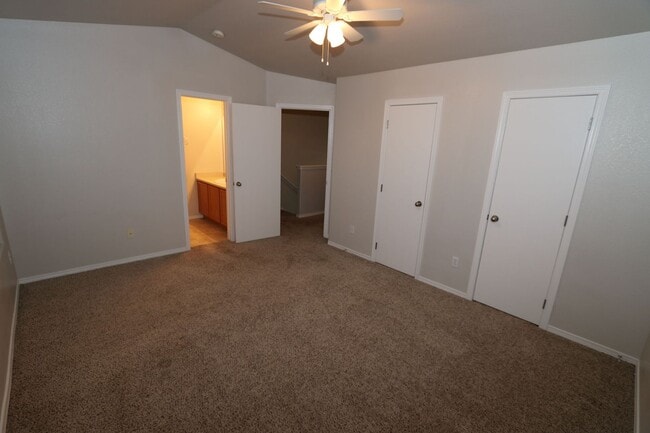 Building Photo - Great 2bd/2.5ba, 1306sf Townhouse with A/C in Fountain, CO, near Ft Carson!