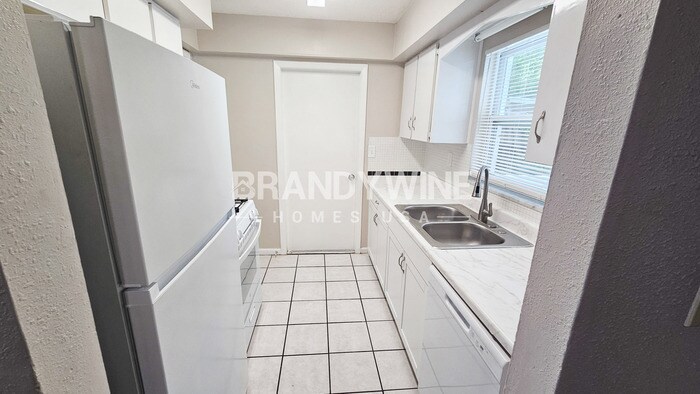Building Photo - 121 Melanie Ln