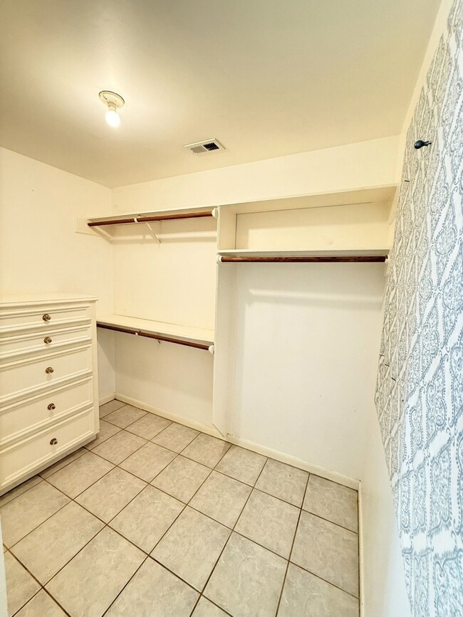 Building Photo - 2906 Deer Creek Dr