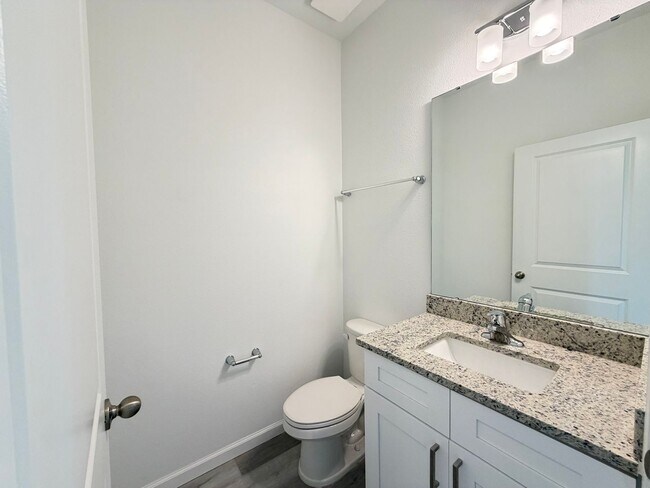 Building Photo - 5341 Vista Lago Dr