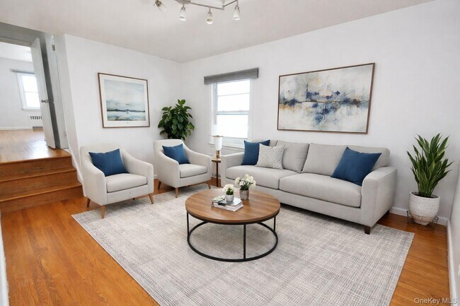 Building Photo - 34 Chestnut St