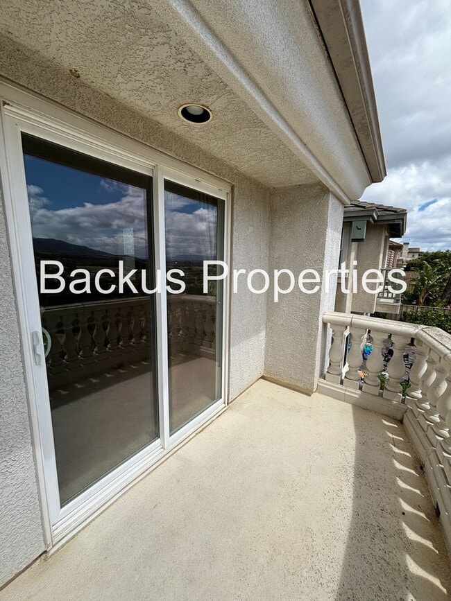 Building Photo - Great two-level home in Las Palmas II with scenic views