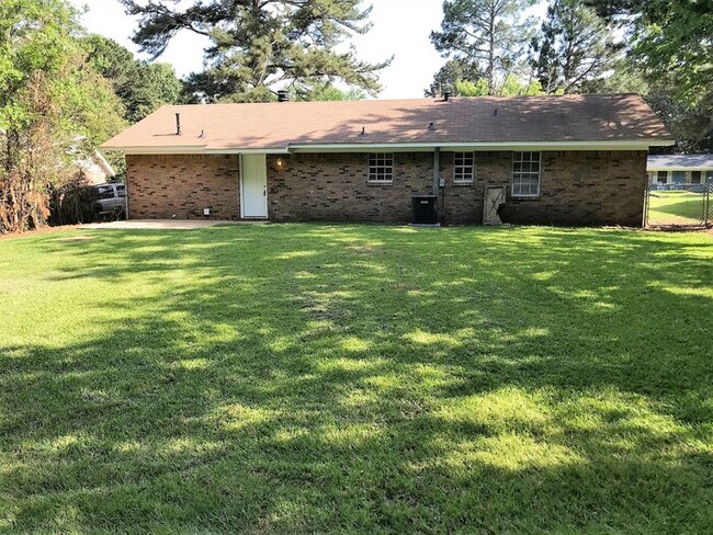 Building Photo - Classic Brick Home in Jackson, MS