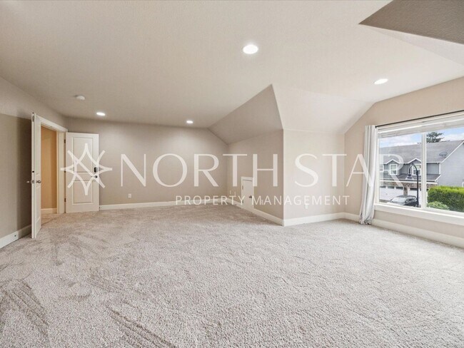 Building Photo - Tuscan Hills Traditional in Happy Valley