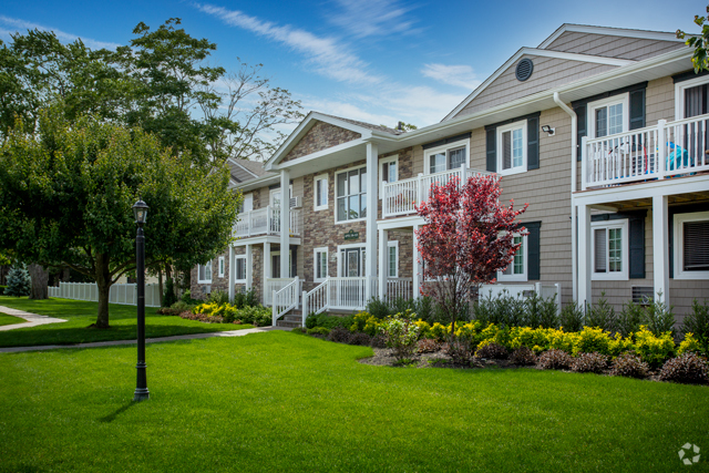 Building Photo - Fairfield Creekside At Patchogue Village