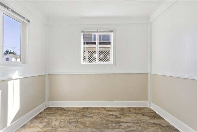 Building Photo - Downtown Newport News