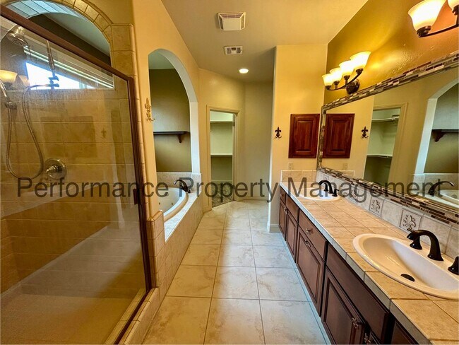 Building Photo - Gorgeous 2 Bed/2.5 Bath + Office w/ Lake V...