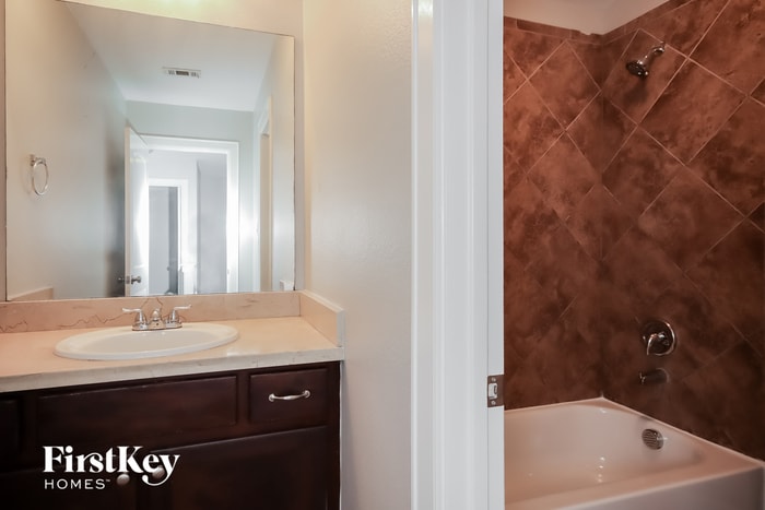 Building Photo - 320 Country Crossing Cir