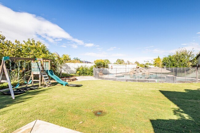Building Photo - 4 Bedroom/3 Bath Home with Solar, Pool and...