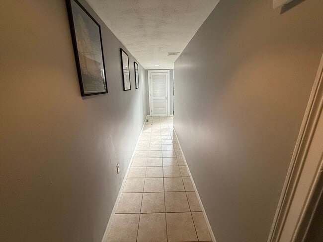 Building Photo - 146 W Fourth St