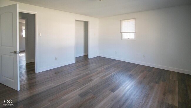 Building Photo - 2323 W 59th St