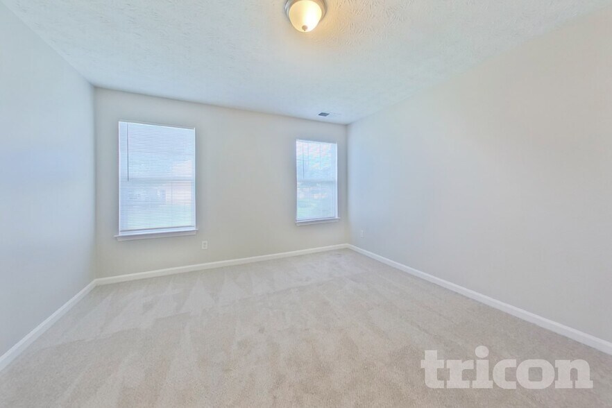 Building Photo - 936 Edgewood Ln