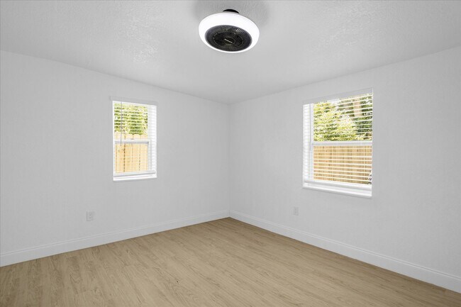 Building Photo - 812 W Miller St