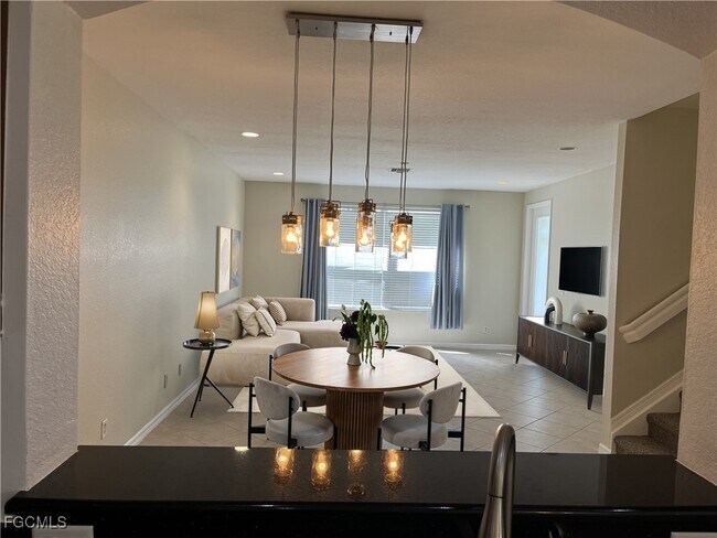 Building Photo - 9999 Chiana Cir