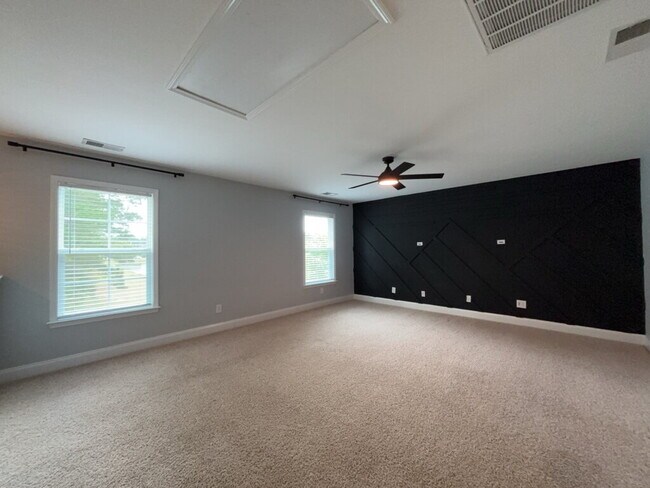 Building Photo - 373 Whispering Breeze Ln