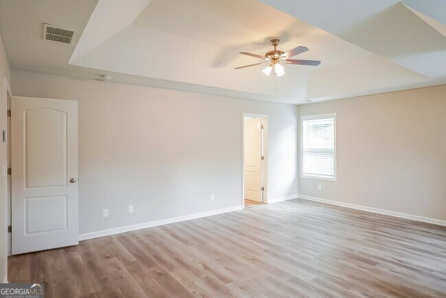 Building Photo - 657 Amberwood Dr