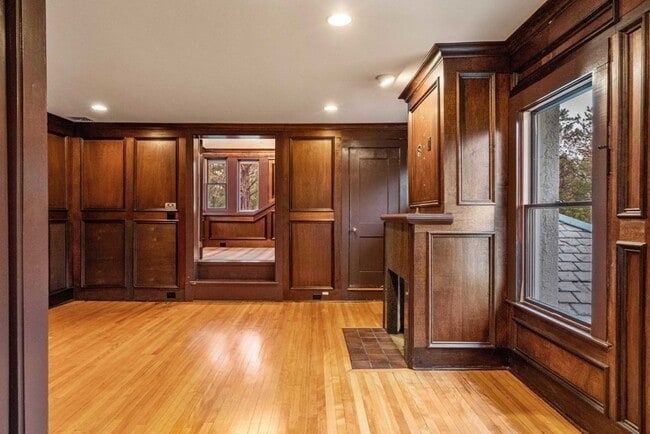 Building Photo - 12 Summit Rd