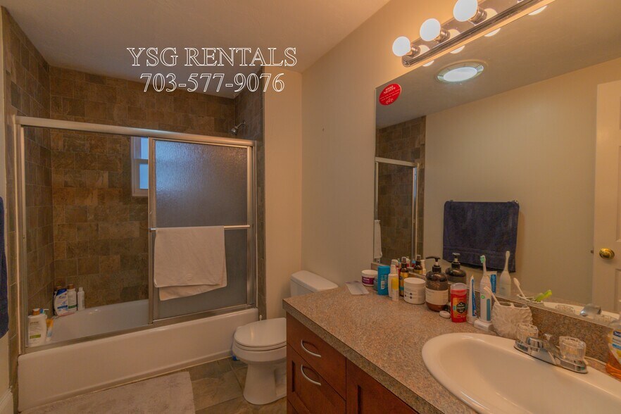 Building Photo - 364 Highland Ave