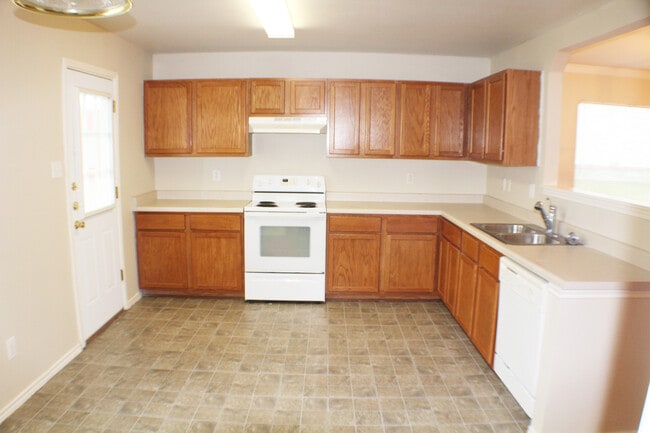 Building Photo - Great One story home in Enclave and Willow...