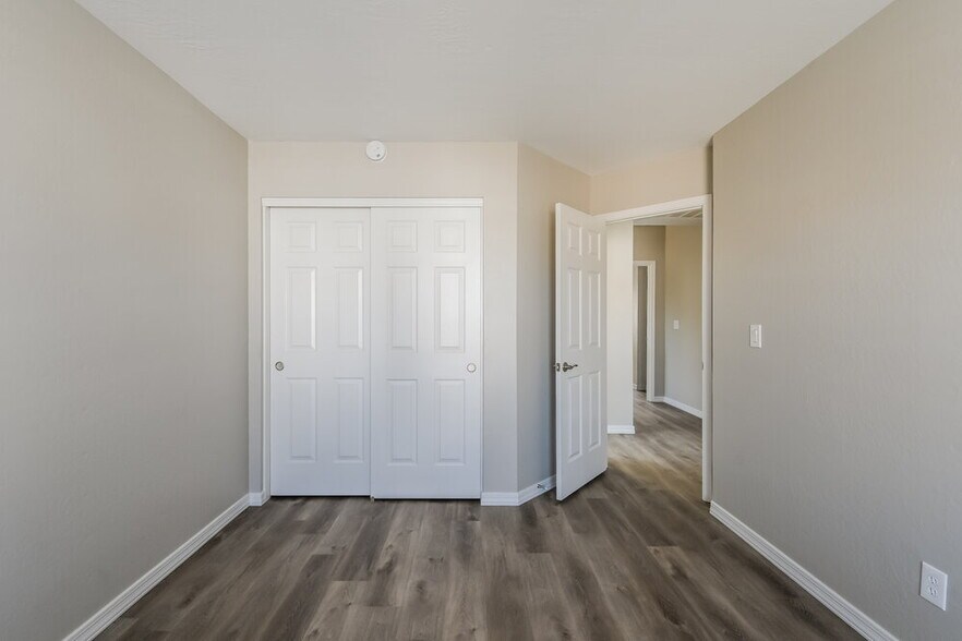 Building Photo - 2345 E Gelding Dr