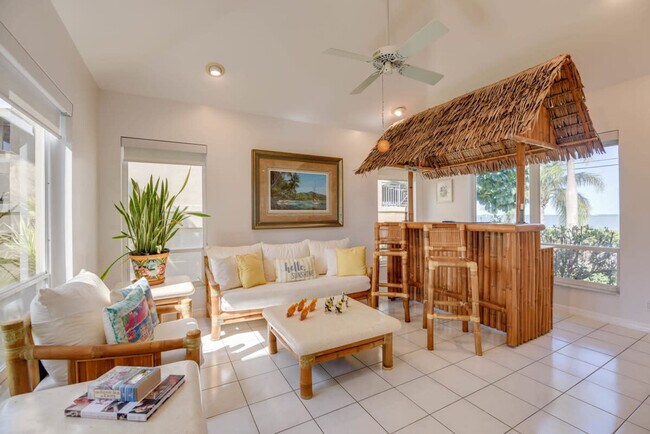 Building Photo - 8 Floral Ave